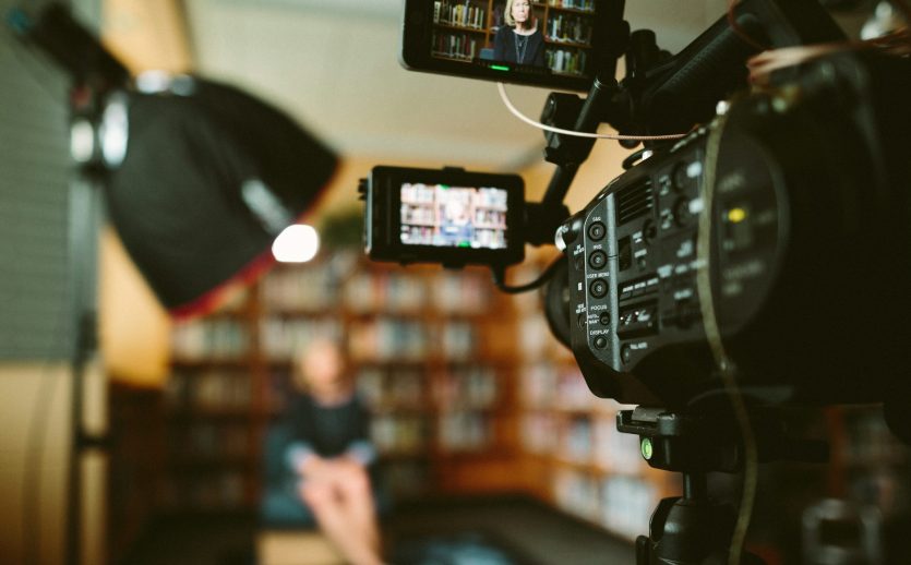 photo-1497015289639-54688650d173 video shooting